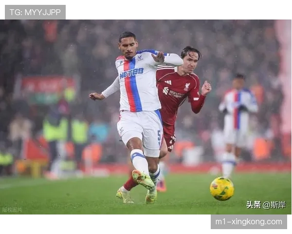 英超中游球队强化防守紧凑度，低位防守体系有效限制豪门进攻